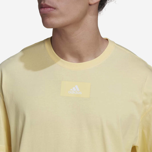 Camiseta adidas Essentials Feelvivid – Amarilla